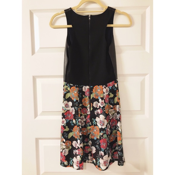 Vegan leather and floral fit and flare dress - Picture 3 of 7